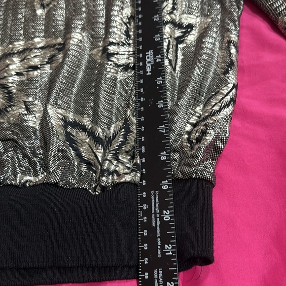 (A3)JUDY BOND PETITE,Vintage light sweater,Sz 4P
Black Golden Silver Long Sleeve - Picture 11 of 11